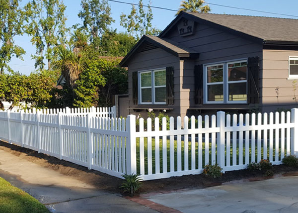 Vinyl Picket Fence Installation in Manhattan Beach, CA