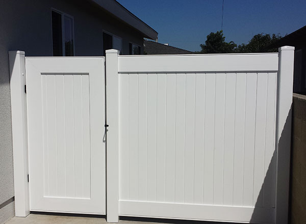 Home Vinyl Gate Fencing